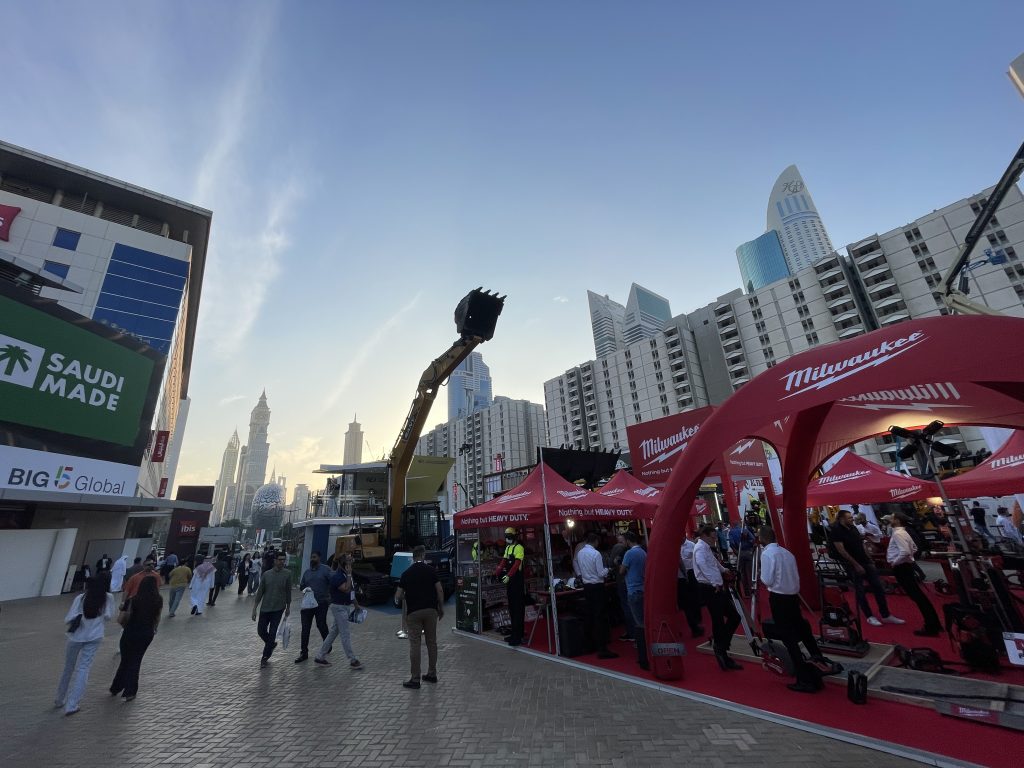 Messestand im Freigelände des World Trade Centers Dubai zur Big 5 Global